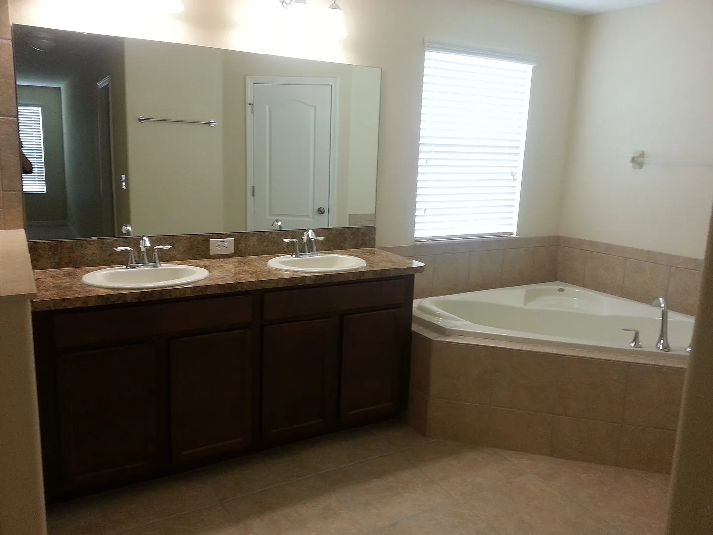 Beautiful 6 Bedrooms 3 Bath Over 2600 Sq Ft In Winter Garden — Photo 2