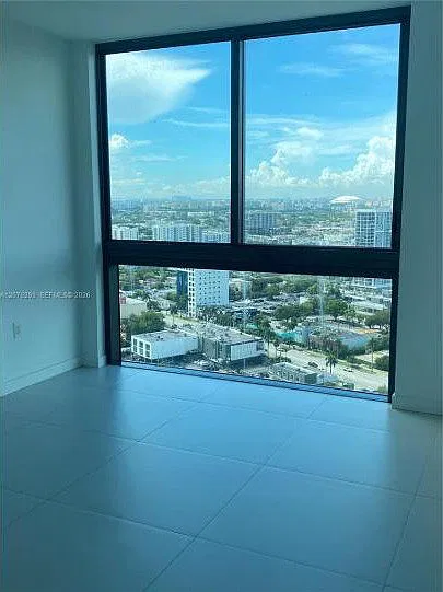 2 bed, 2.0 bath, 944 sqft, $4,150 — Photo 2