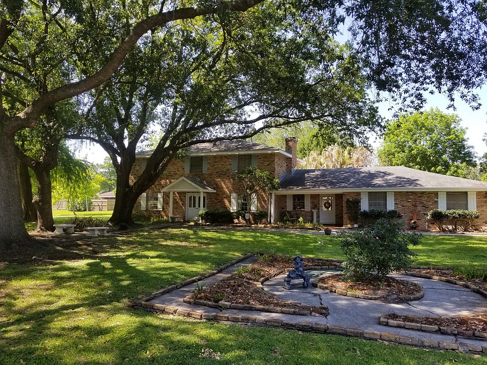 1st image of 108 Royal Crescent Dr