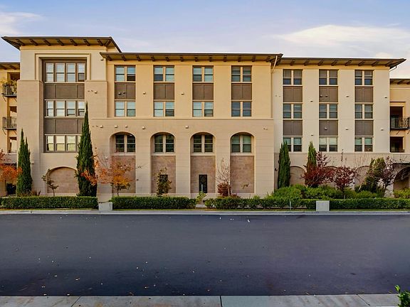 2nd image of 1057 Foxglove Pl Unit 202