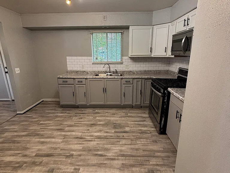 620 Evesham Ave — Photo 7