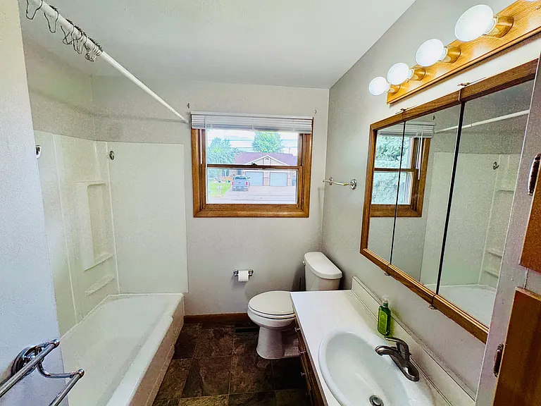 3929 Lakeview Dr — Photo 13