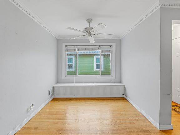 5th image of 382 E 11th St
