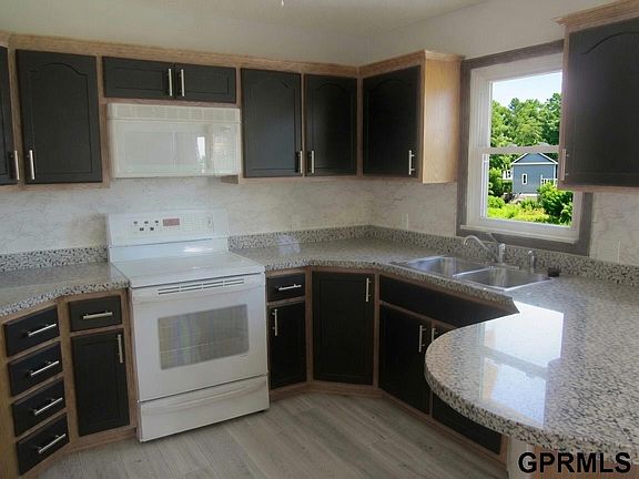 5th image of 302 Prairie Rd