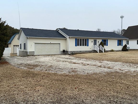 3rd image of 38182 Piney Point Rd