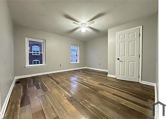 5th image of 637 Corson St