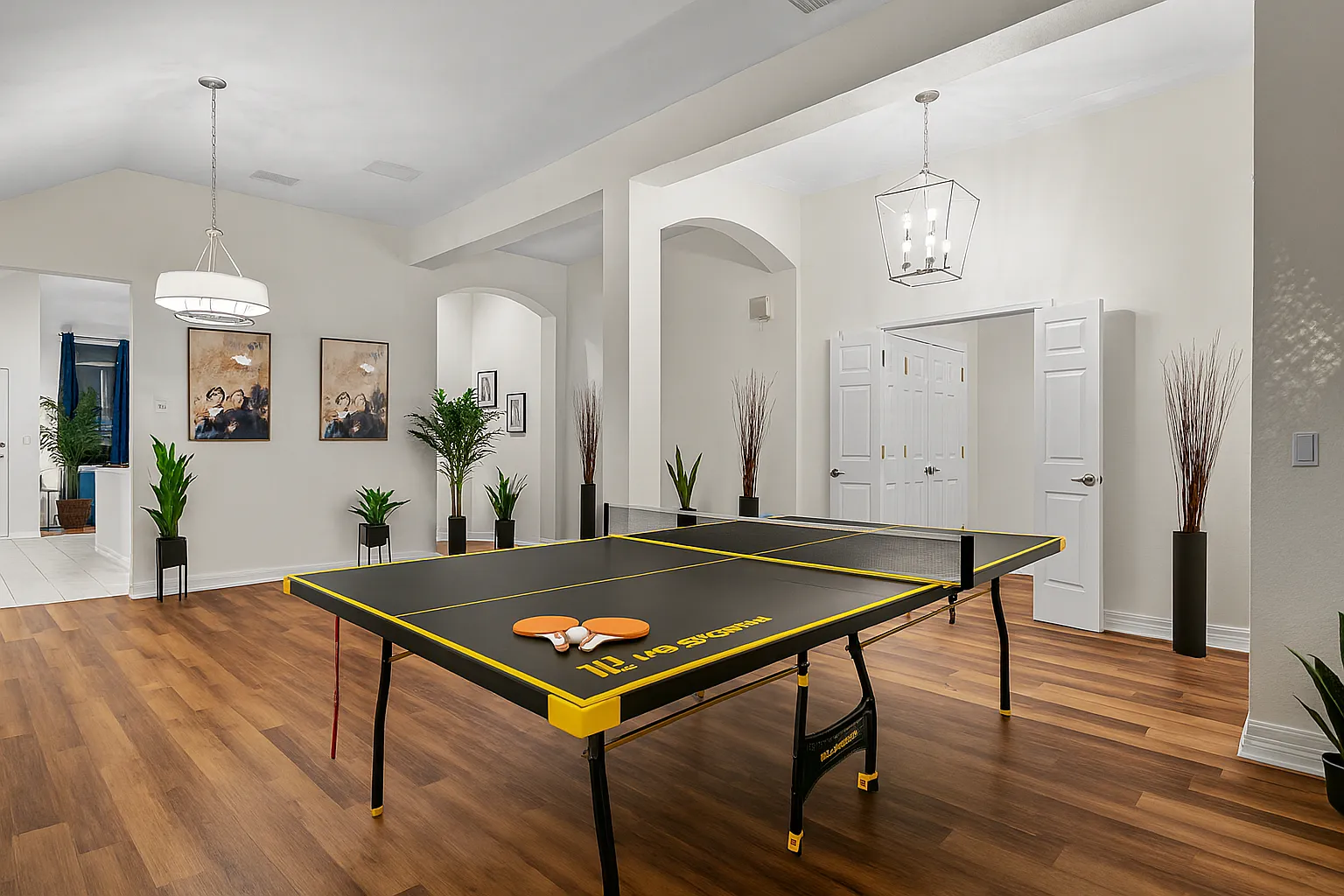 4 bed, $5,400 — Photo 2