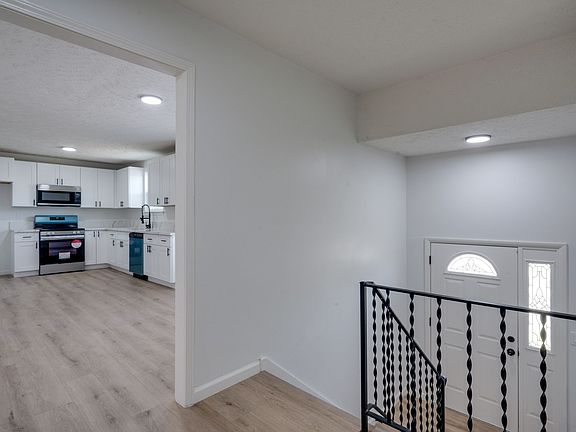 3rd image of 820 Garrison Dr
