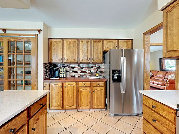 5th image of 582 Lorelei Dr