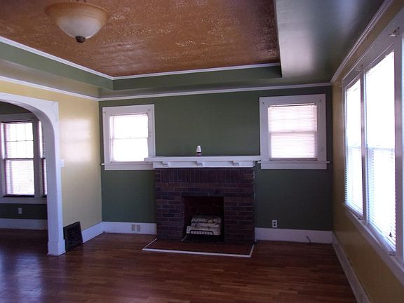 2nd image of 402 NE 10th St