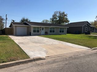 204 Massanet St, Port Lavaca, TX 77979