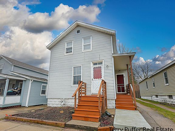 2nd image of 418 Jackson St