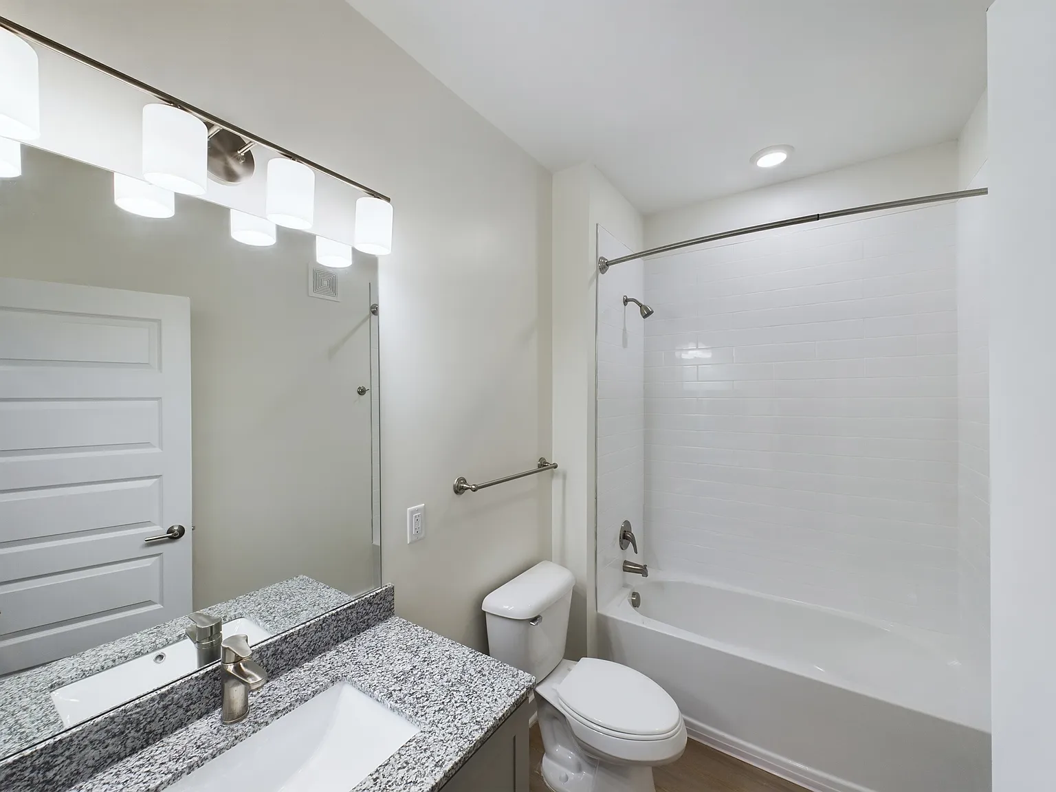 3 bed, 1389 sqft, $2,499 — Photo 4