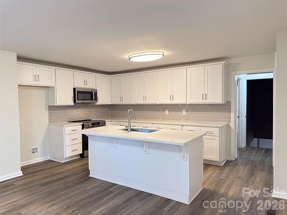 3rd image of 221 Pecan Dr