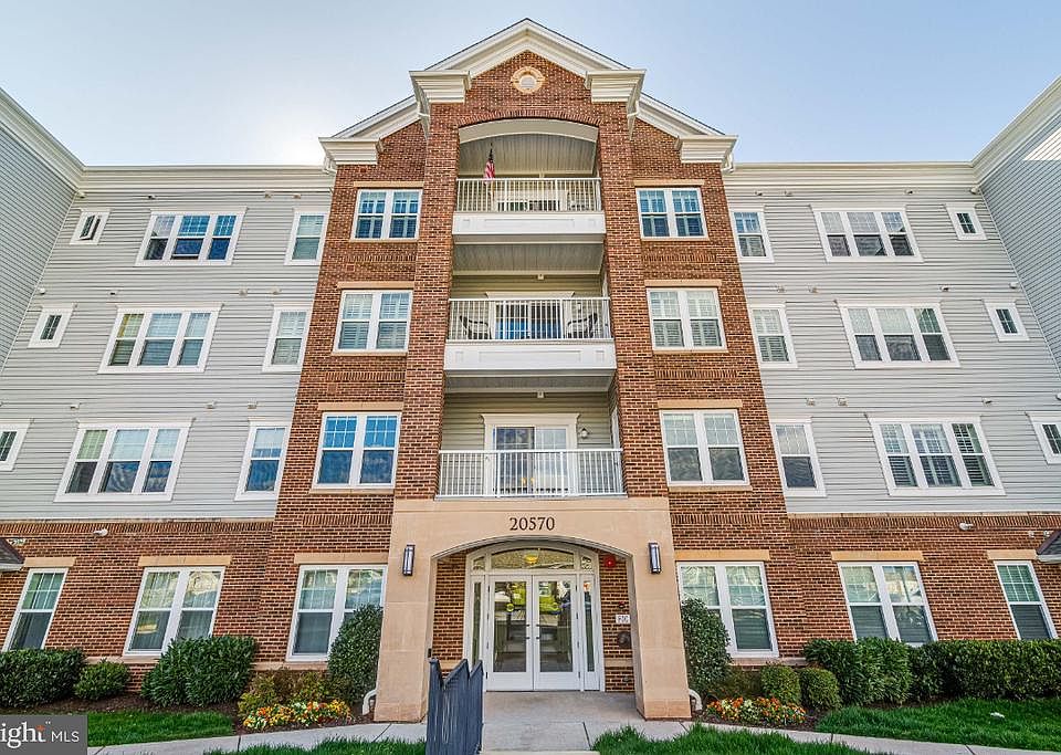 Lovely building with private entry foyer.