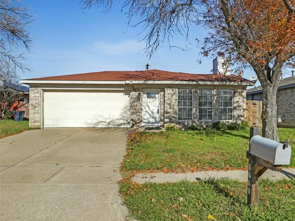 1112 Union Dr, Saginaw, TX 76131