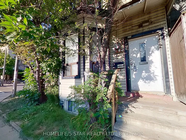 221 Bathurst St #4 — Photo 1