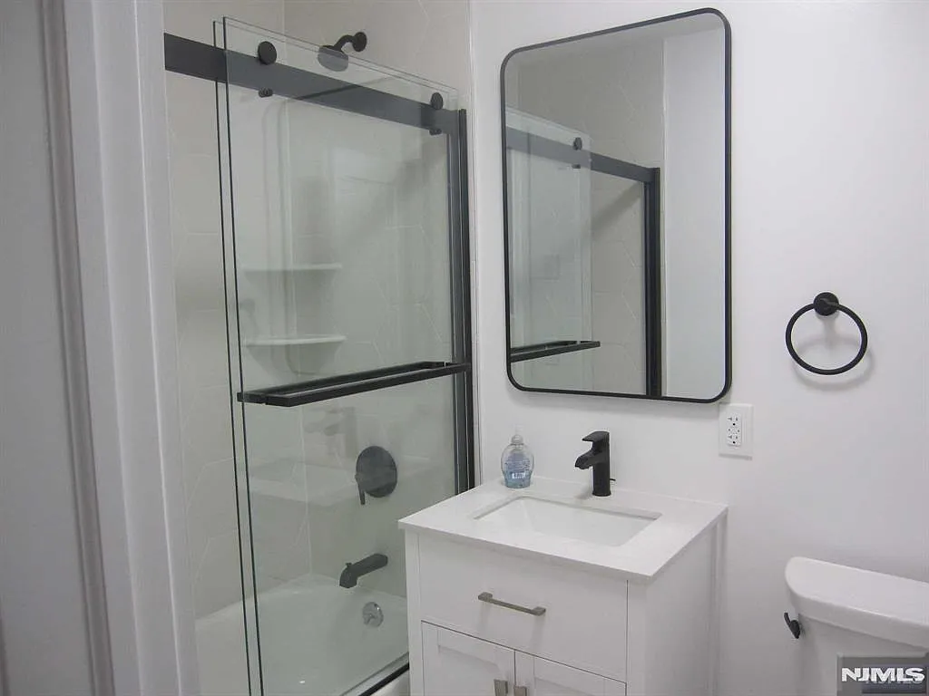 1 bed, 670 sqft, $1,985 — Photo 4