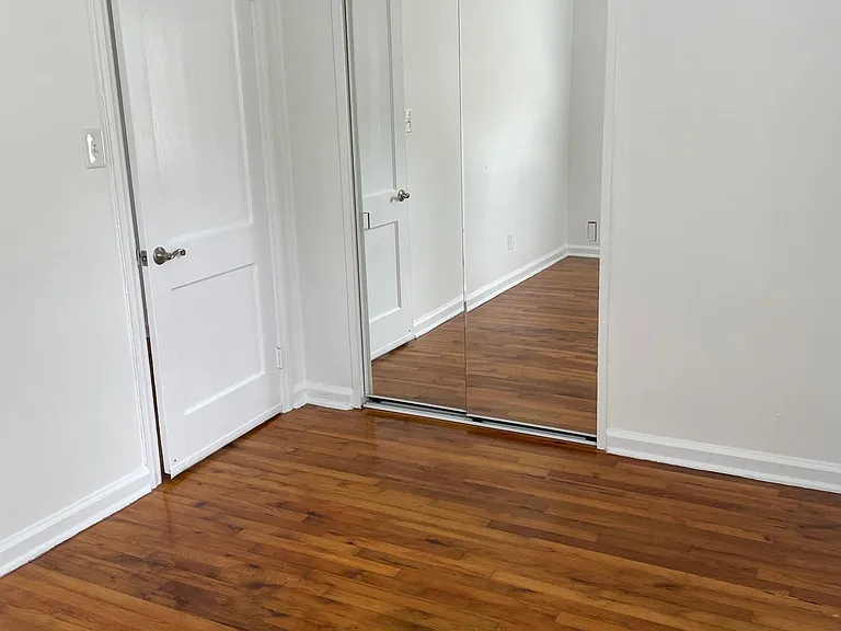 2329 Bernard St — Photo 9