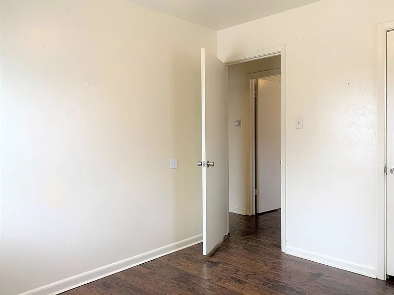 712 Juno Ln — Photo 8