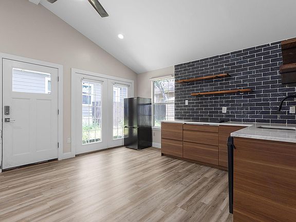 4th image of 3909 Willbert Rd #B