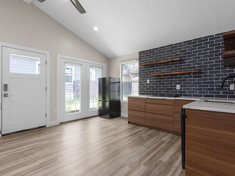 3909 Willbert Rd #B — Photo 4