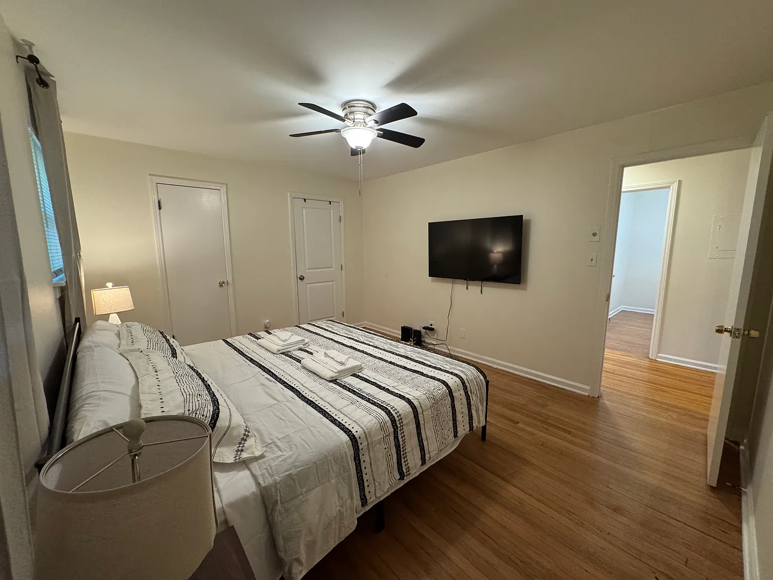 3 bed, 1100 sqft, $2,500 — Photo 4