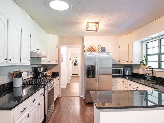 3rd image of 290 Potts Rd
