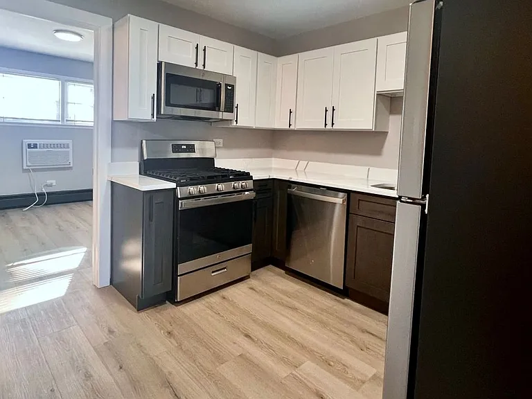 Salt Creek Apartments — Photo 12
