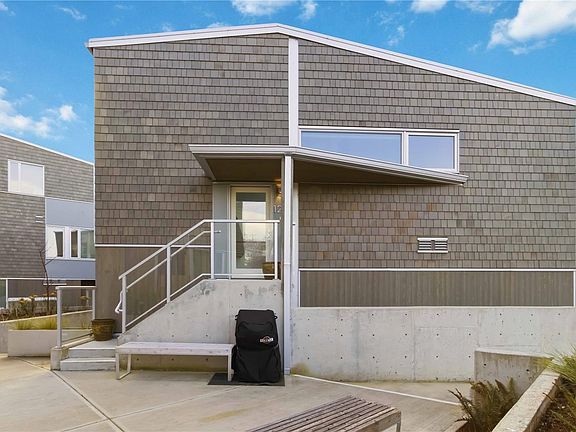 3rd image of 1720 Fairfield Rd #122