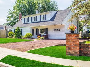 2 Bear St, Selden, NY 11784