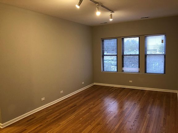 3rd image of 3215-17 W Cullom Ave #1