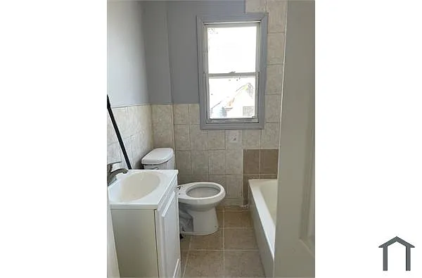 Building Photo - 24 Van Tuyl St #2