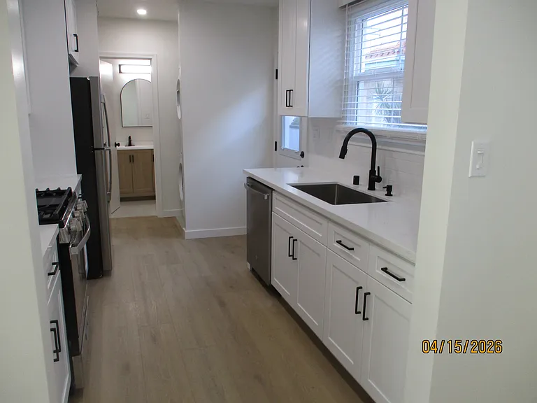 442 W Stocker St #442B — Photo 7