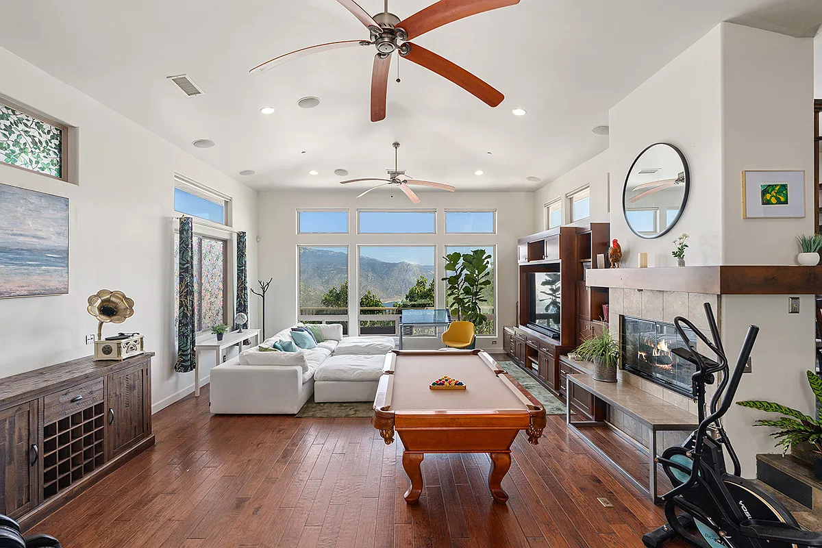 3 bed, 2000 sqft, $4,995 — Photo 1
