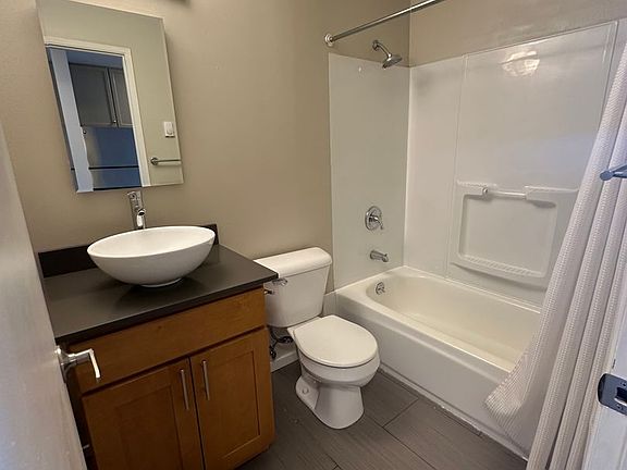 3rd image of 500 W Mercer St APT 202
