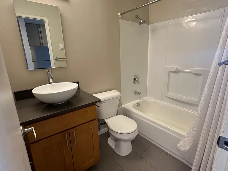 Mercer Crest Apartments — Photo 20
