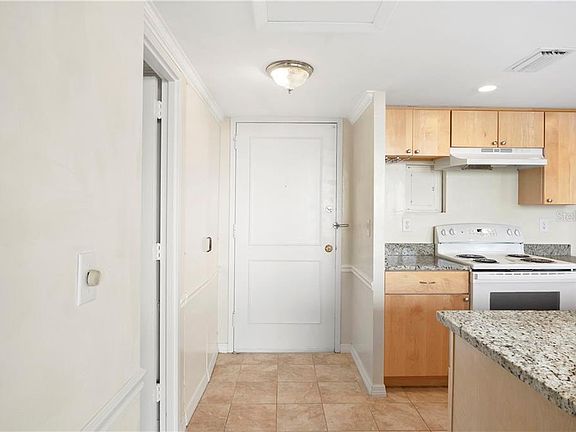 3rd image of 4015 Bayshore Blvd APT 10B