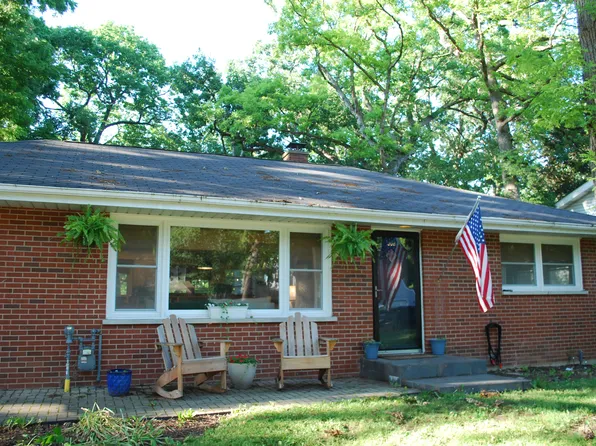 308 Dunbar Rd, Mundelein, IL 60060