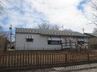 307 Cascade Ave, Newcastle, WY 82701