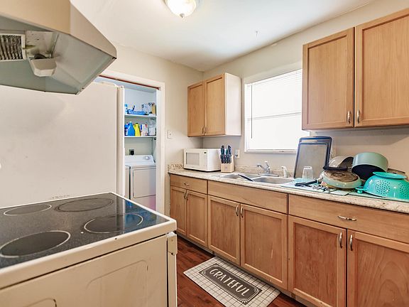 4th image of 50 Unice Ave S