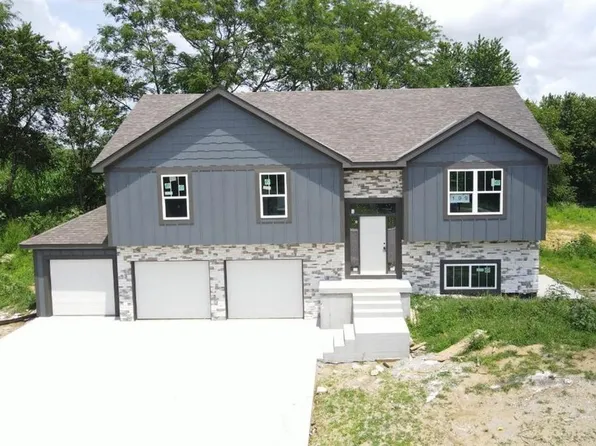 109 Johnson Cir, Dearborn, MO 64439