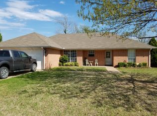 817 Sugarbush Ln, Burkburnett, TX 76354