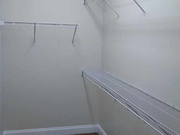 5th image of 222 Stoney Brook Dr