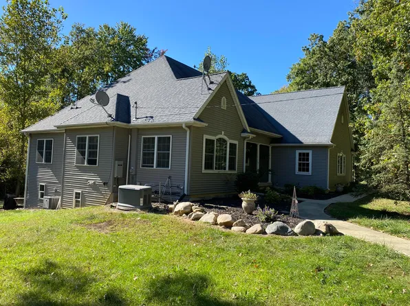 4274 Spring Valley Dr, Allen, MI 49227