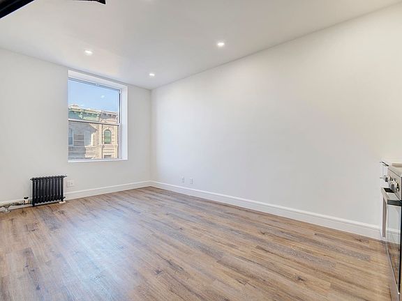 4th image of 371 Irving Ave #3L