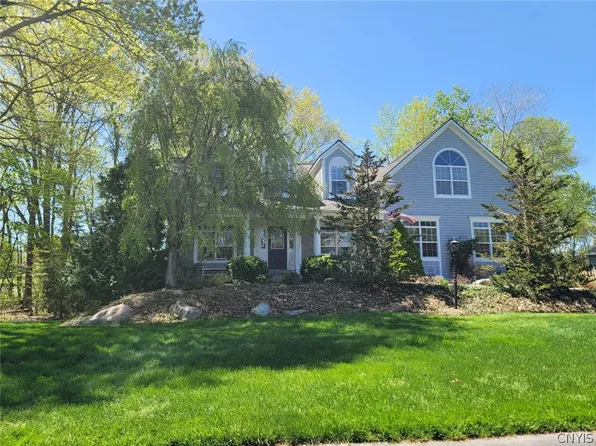 8501 Gilly Flower Ct, Baldwinsville, NY 13027