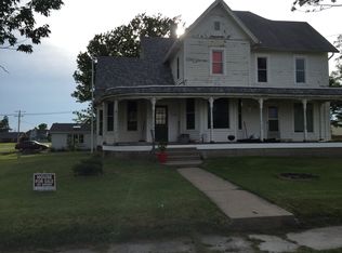 512 Care St, Cameron, IL 61423