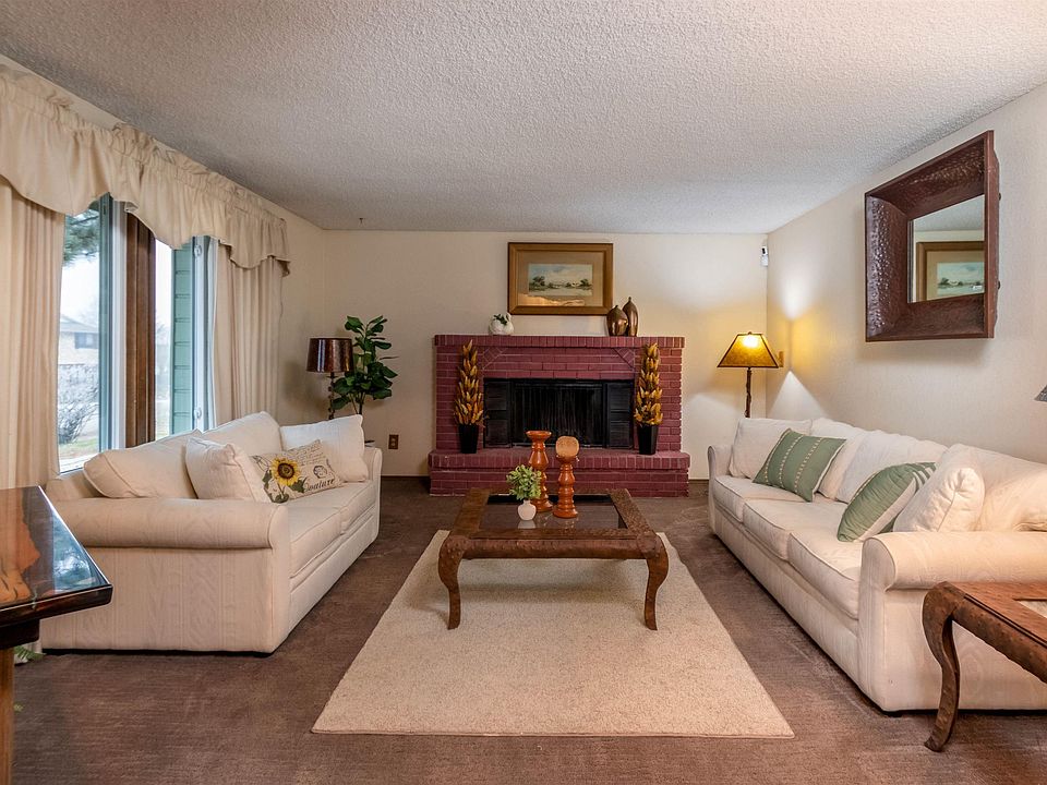 1st image of 11701 W Peconic Dr