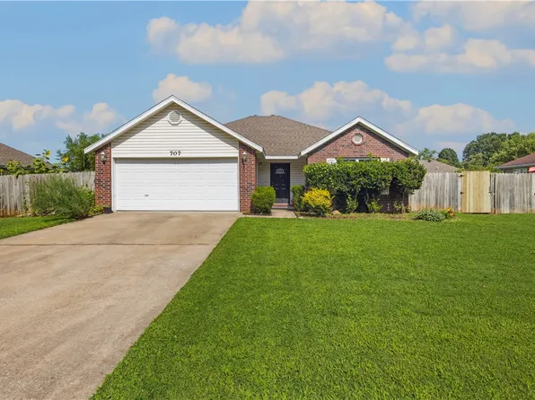 707 Crystal St, Lowell, AR 72745